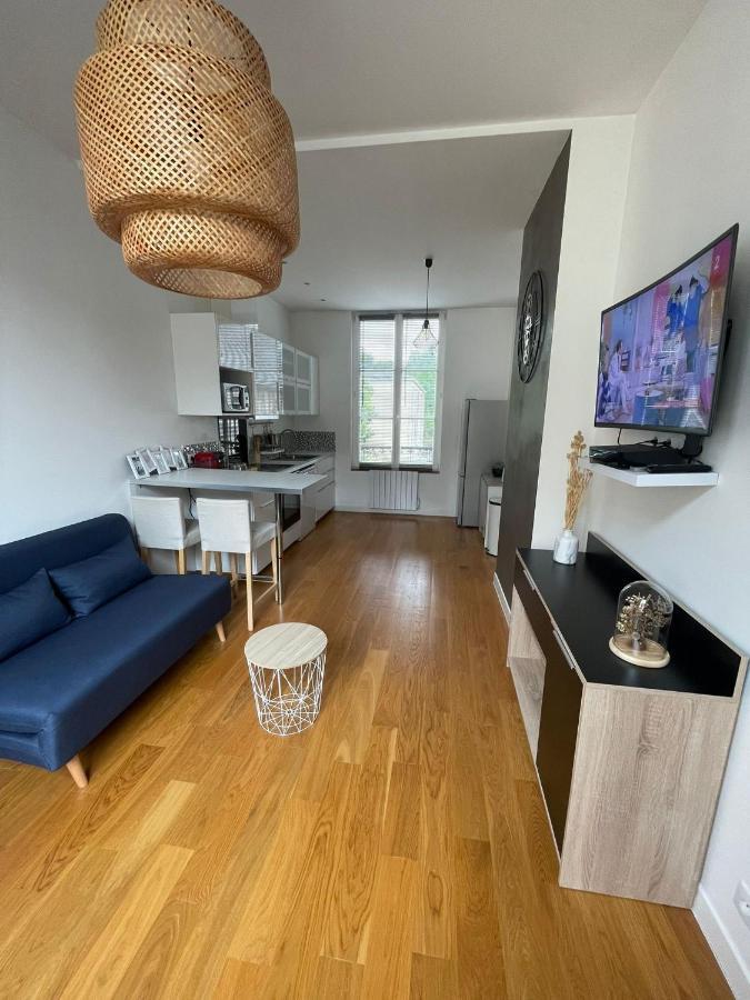 Apartamento Le Logis Des Remparts - Hyper Centre Compiègne Exterior foto
