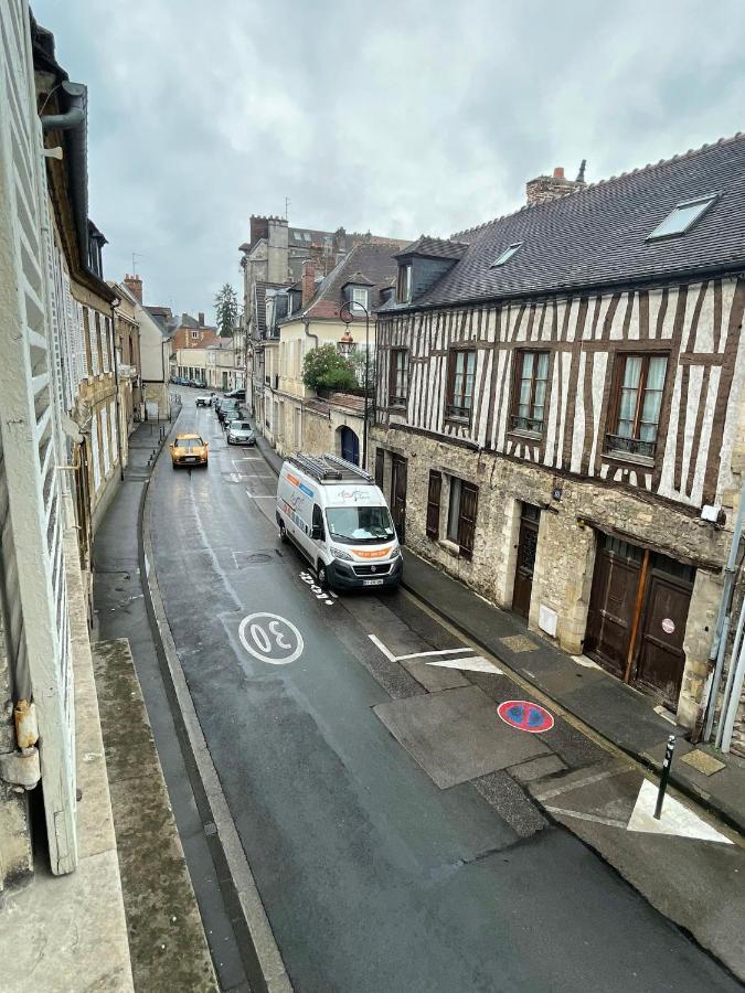 Apartamento Le Logis Des Remparts - Hyper Centre Compiègne Exterior foto